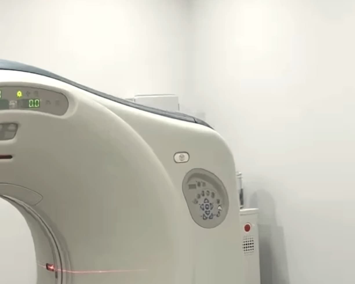 A CT scanner in a bright white room at a Seoul checkup center.